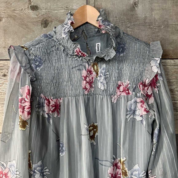 Walter Baker Floral Smocked Ruffle Blouse Gray Pink Flounce Feminine Romantic M - Picture 3 of 12